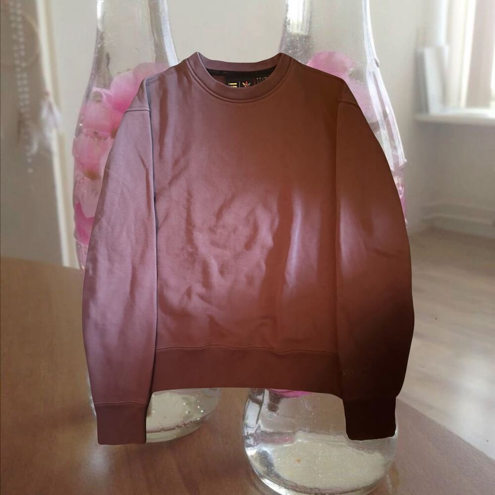 Pharell Williams = Humanrace crewneck sweater embroidery
